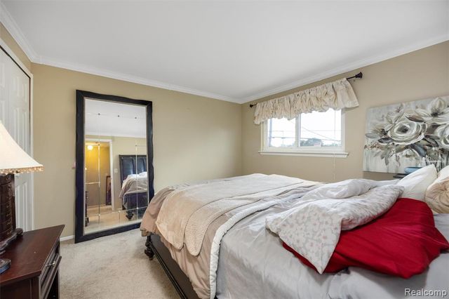 27750 Eastwick Square, Roseville, MI 48066