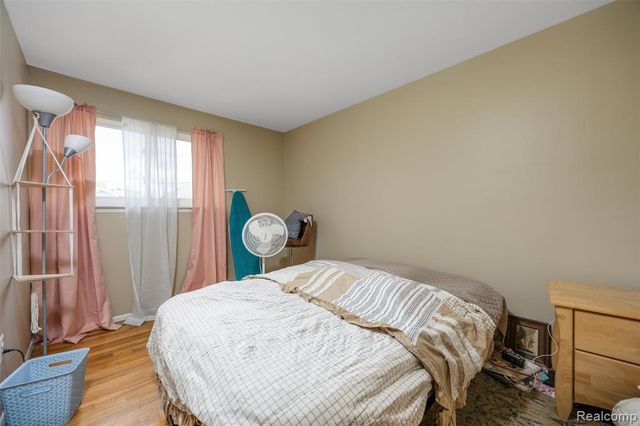 27750 Eastwick Square, Roseville, MI 48066
