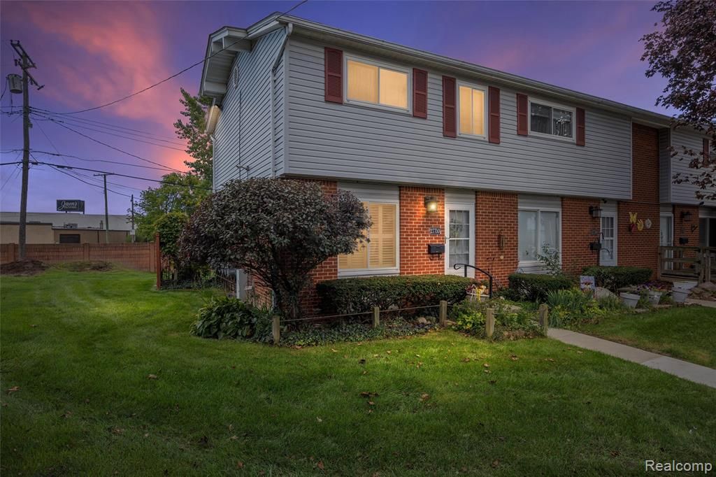 27750 Eastwick Square, Roseville, MI 48066
