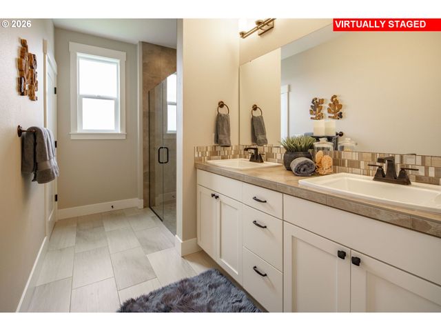 16044 SERRES FARMS Way, Oregon City, OR 97045