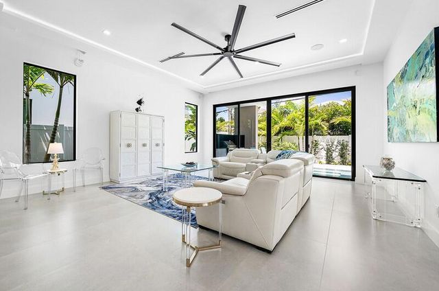 239 NE 11th Street, Delray Beach, FL 33444