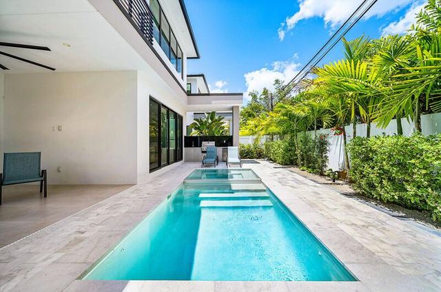 239 NE 11th Street, Delray Beach, FL 33444