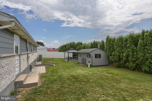 739 SALLY ANN DR, Lebanon, PA 17046