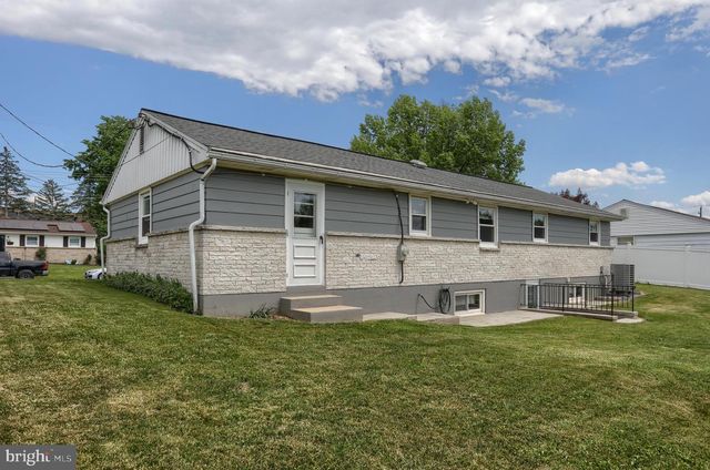 739 SALLY ANN DR, Lebanon, PA 17046