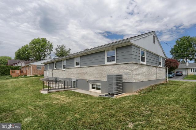 739 SALLY ANN DR, Lebanon, PA 17046