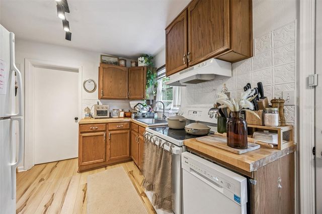 31434 SUMMIT STREET, Sorrento, FL 32776
