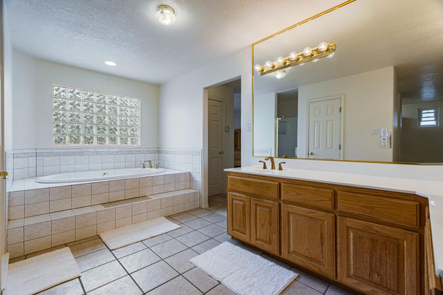 9600 Signal Avenue NE, Albuquerque, NM 87122