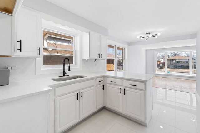 11520 S Aberdeen Street, Chicago, IL 60643