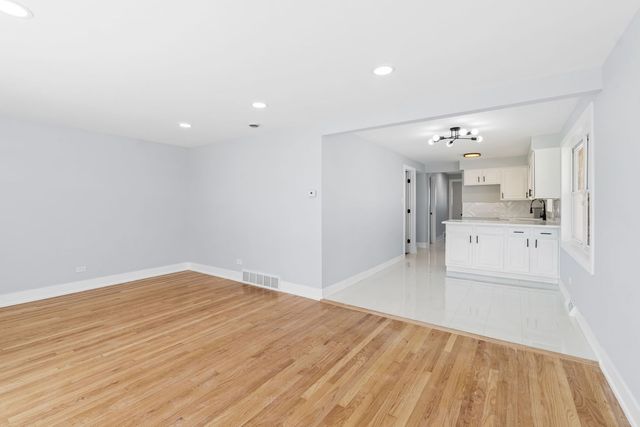 11520 S Aberdeen Street, Chicago, IL 60643