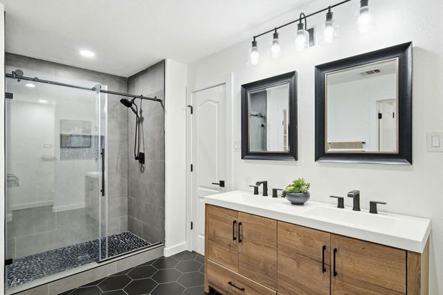 205 N Boone Valley DR, Round Rock, TX 78664