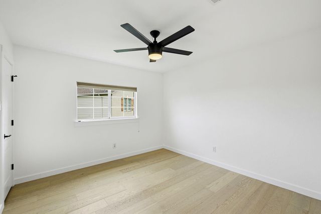 205 N Boone Valley DR, Round Rock, TX 78664