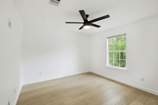 205 N Boone Valley DR, Round Rock, TX 78664