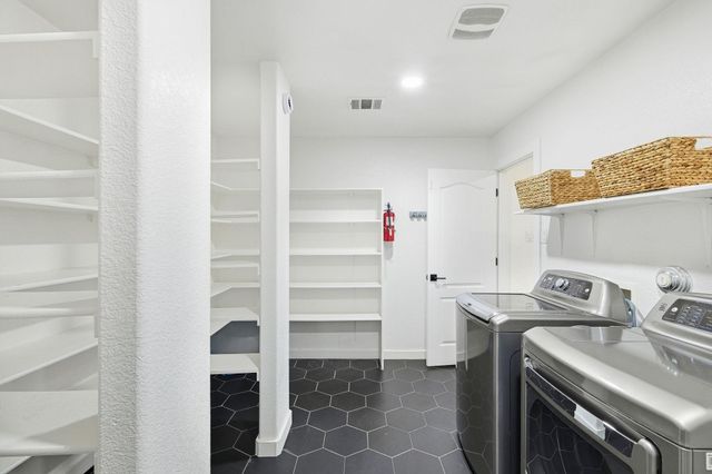 205 N Boone Valley DR, Round Rock, TX 78664