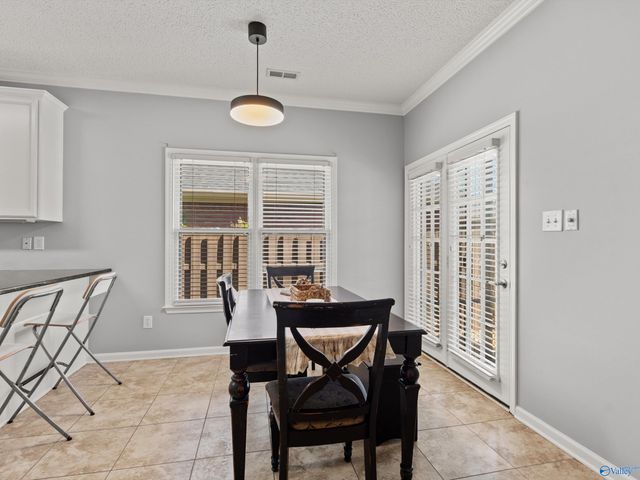 1010 Brookshire Lane SE, Decatur, AL 35601