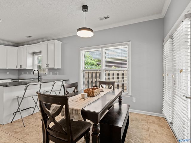 1010 Brookshire Lane SE, Decatur, AL 35601