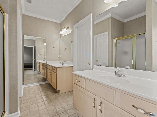 1010 Brookshire Lane SE, Decatur, AL 35601