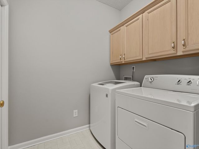 1010 Brookshire Lane SE, Decatur, AL 35601