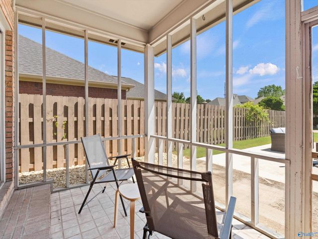 1010 Brookshire Lane SE, Decatur, AL 35601