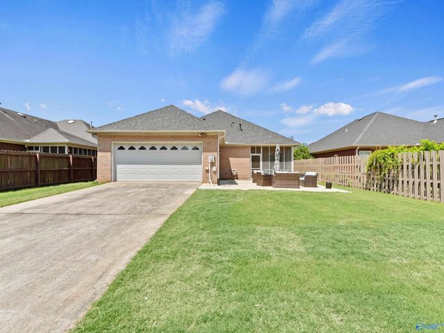 1010 Brookshire Lane SE, Decatur, AL 35601