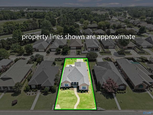 1010 Brookshire Lane SE, Decatur, AL 35601