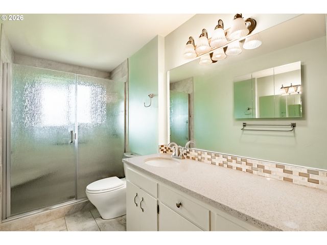 1750 VANDERBECK Ln, Woodburn, OR 97071