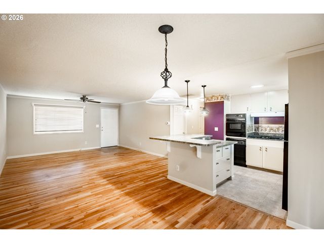 1750 VANDERBECK Ln, Woodburn, OR 97071