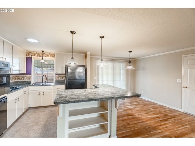 1750 VANDERBECK Ln, Woodburn, OR 97071