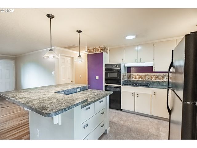 1750 VANDERBECK Ln, Woodburn, OR 97071