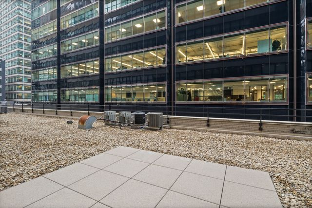 130 S Canal Street 212, Chicago, IL 60606