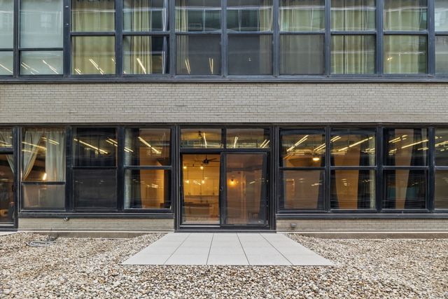 130 S Canal Street 212, Chicago, IL 60606