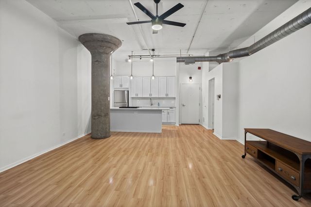 130 S Canal Street 212, Chicago, IL 60606