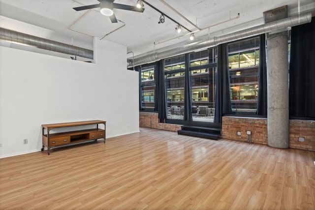 130 S Canal Street 212, Chicago, IL 60606