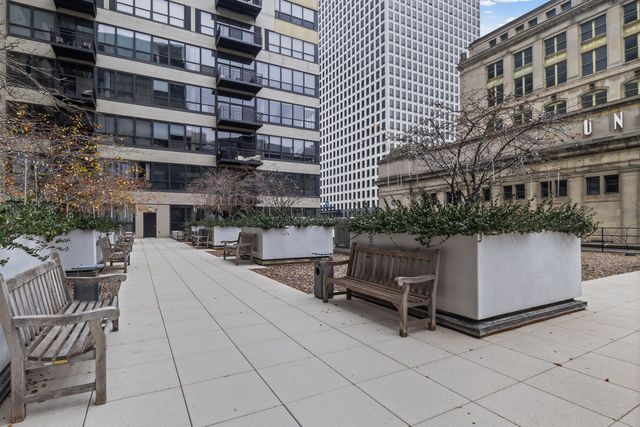 130 S Canal Street 212, Chicago, IL 60606