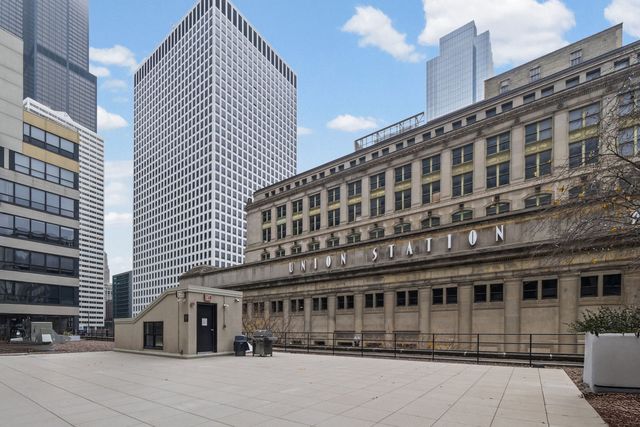 130 S Canal Street 212, Chicago, IL 60606