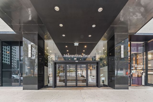 130 S Canal Street 212, Chicago, IL 60606