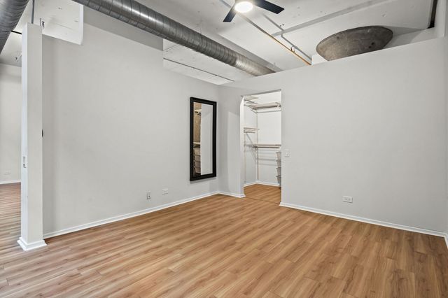 130 S Canal Street 212, Chicago, IL 60606