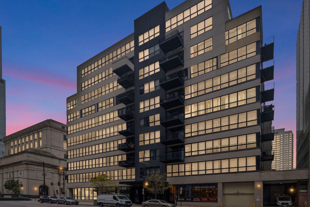 130 S Canal Street 212, Chicago, IL 60606