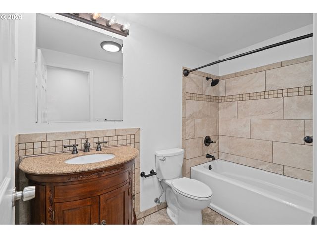2871 Ne MEADOW Ct, Hillsboro, OR 97124