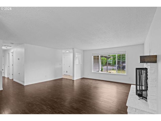 2871 Ne MEADOW Ct, Hillsboro, OR 97124