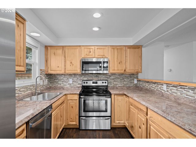 2871 Ne MEADOW Ct, Hillsboro, OR 97124