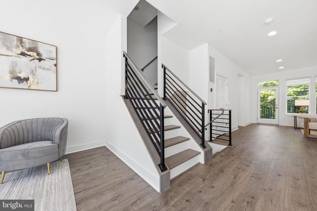 3544 SUTTON HEIGHTS CIR, Fairfax, VA 22031