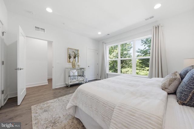 3544 SUTTON HEIGHTS CIR, Fairfax, VA 22031