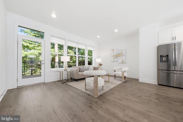 3544 SUTTON HEIGHTS CIR, Fairfax, VA 22031