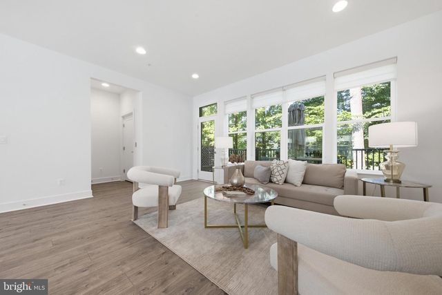 3544 SUTTON HEIGHTS CIR, Fairfax, VA 22031