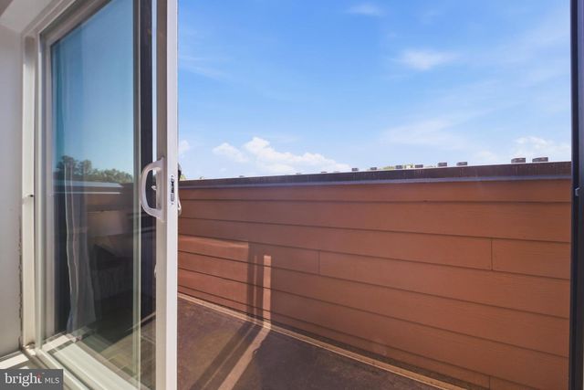 3544 SUTTON HEIGHTS CIR, Fairfax, VA 22031