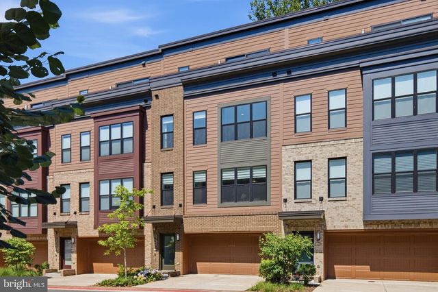 3544 SUTTON HEIGHTS CIR, Fairfax, VA 22031
