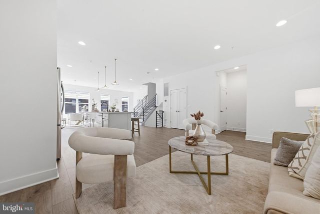 3544 SUTTON HEIGHTS CIR, Fairfax, VA 22031