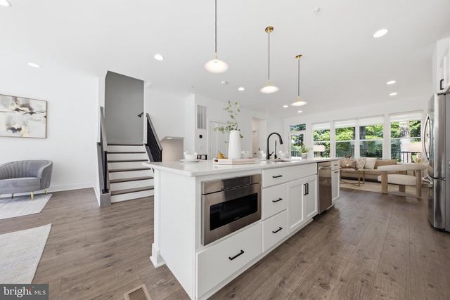 3544 SUTTON HEIGHTS CIR, Fairfax, VA 22031