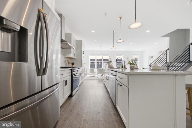 3544 SUTTON HEIGHTS CIR, Fairfax, VA 22031