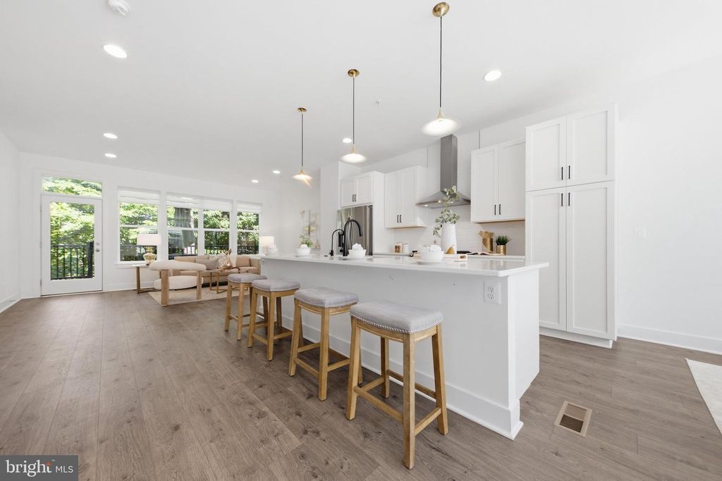 3544 SUTTON HEIGHTS CIR, Fairfax, VA 22031
